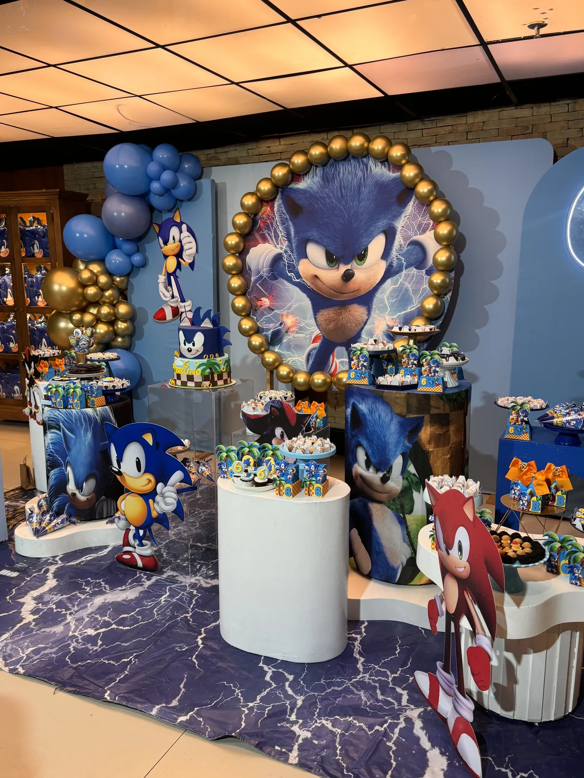 Decoração de festa infantil temática Sonic no Coco Bambu Iguatemi