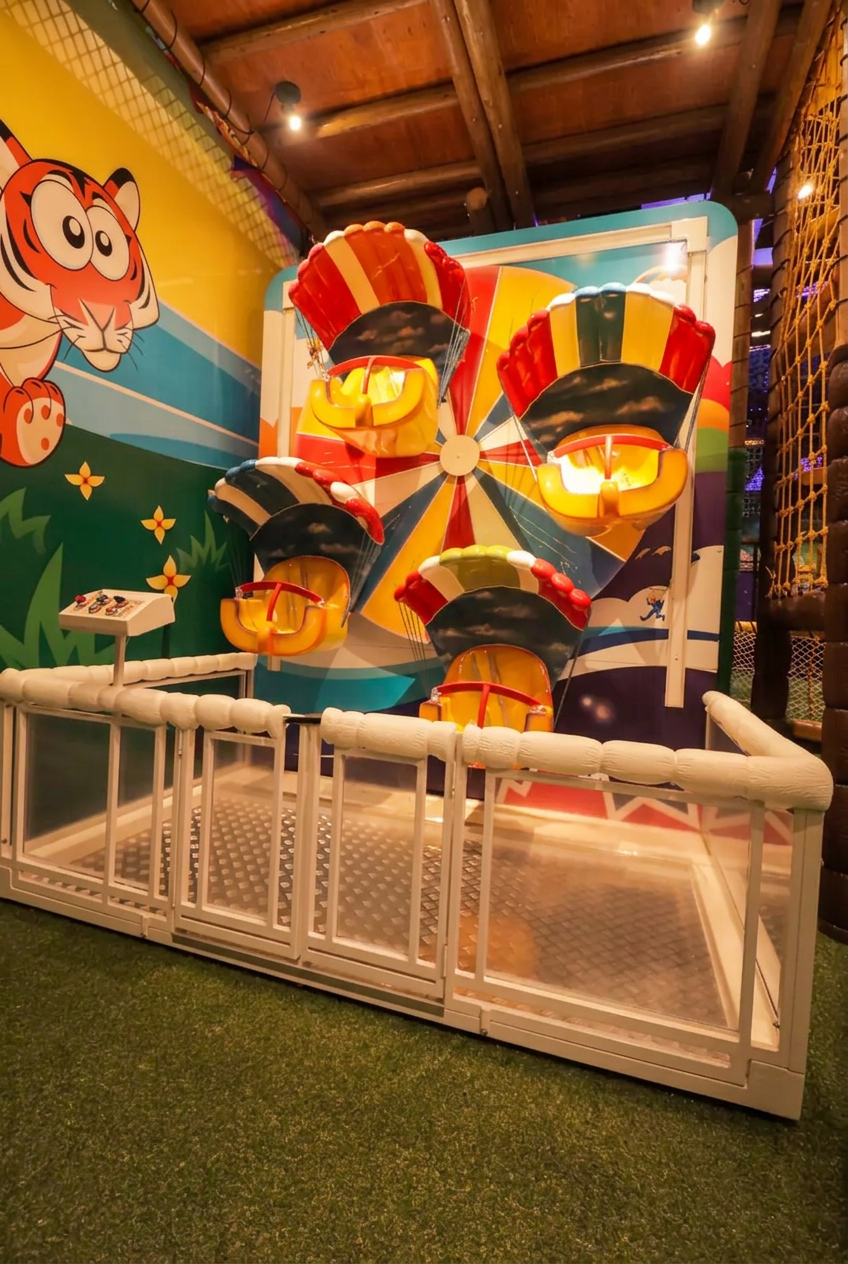 Roda gigante colorida no espaço kids